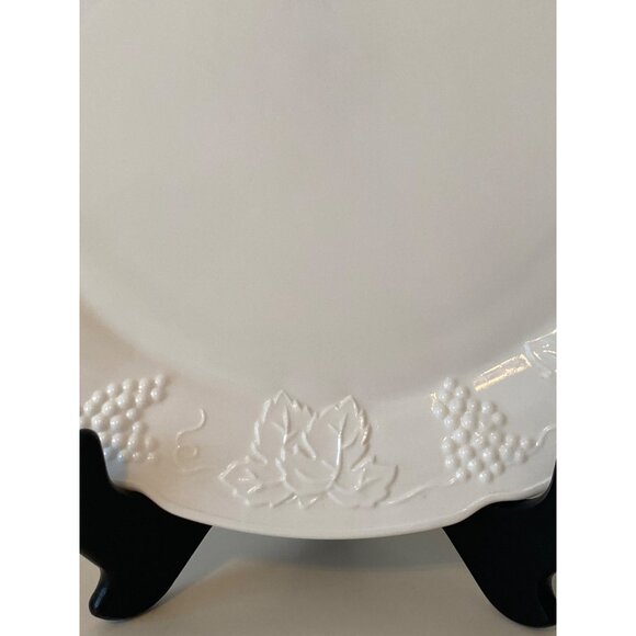 White Milk Glass Serving Platter 14 IN Round Grapes Leaves Replacement Vintage - Picture 6 of 9